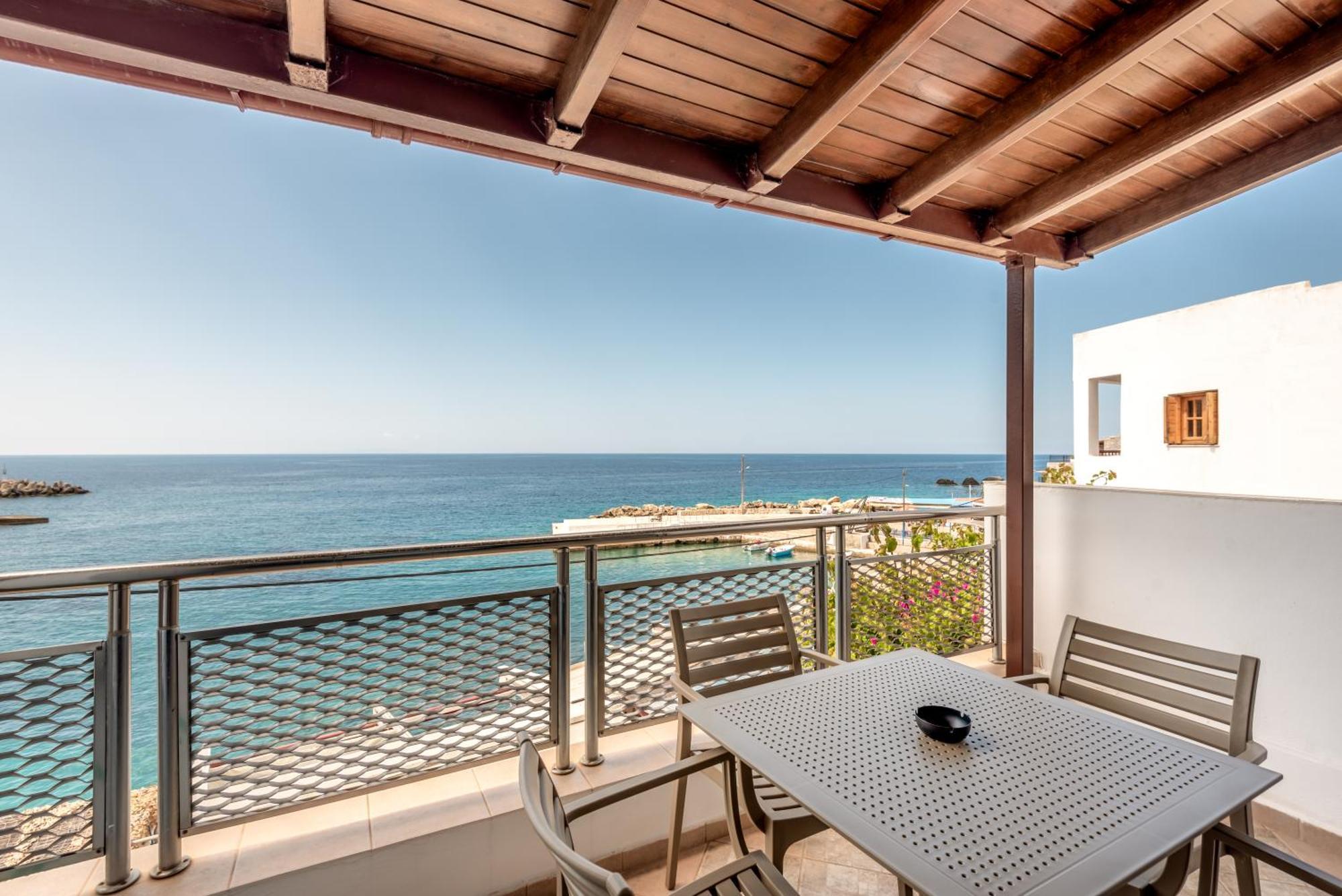 Superb Apartments Kriaras Sea View In Sfakia Khóra Sfakíon Exteriör bild